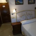 Le Petit Hotel
