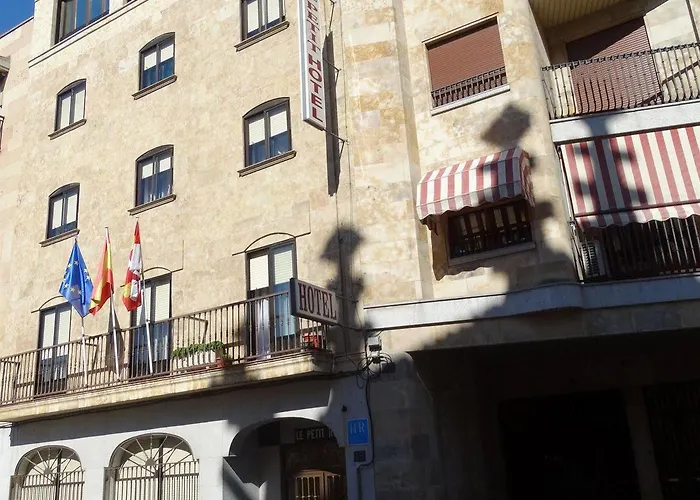 Le Petit Hotel