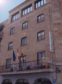 Le Petit Hotel