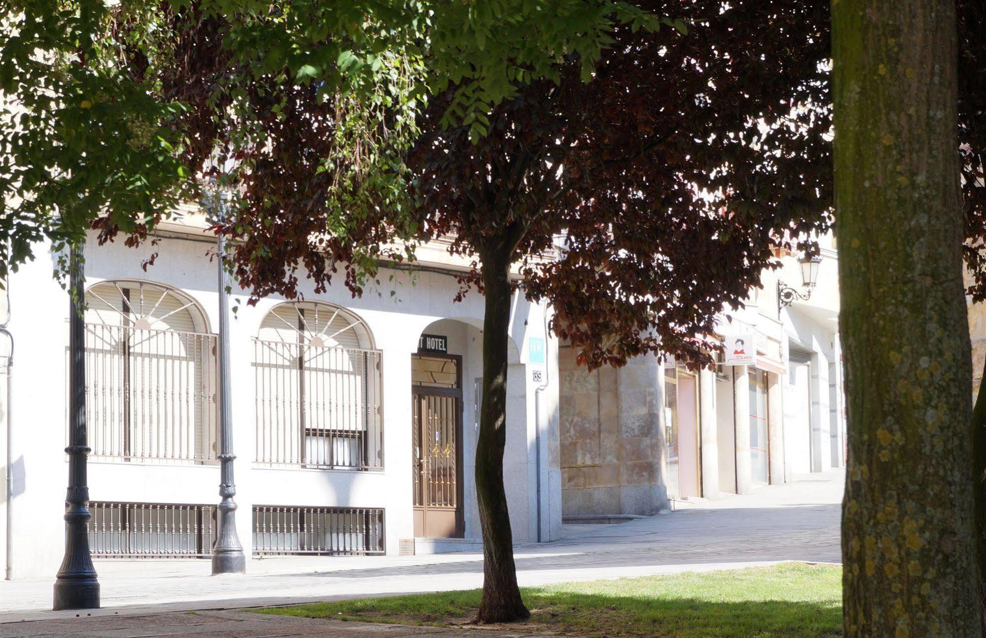 Hotel Le Petit *